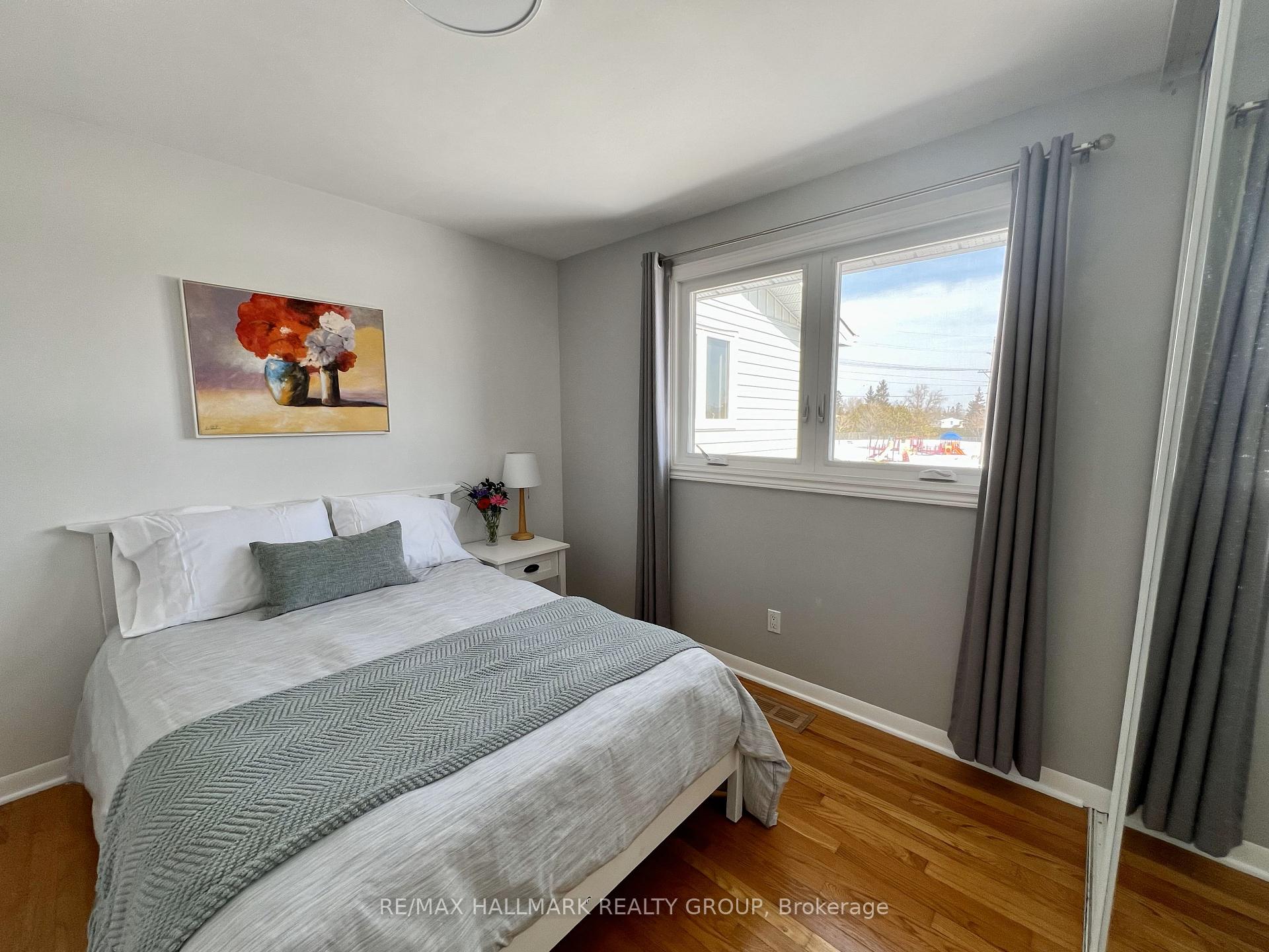Photo 13 of 1075 Arnot Road, Ottawa, Courtland Park — HOMEH