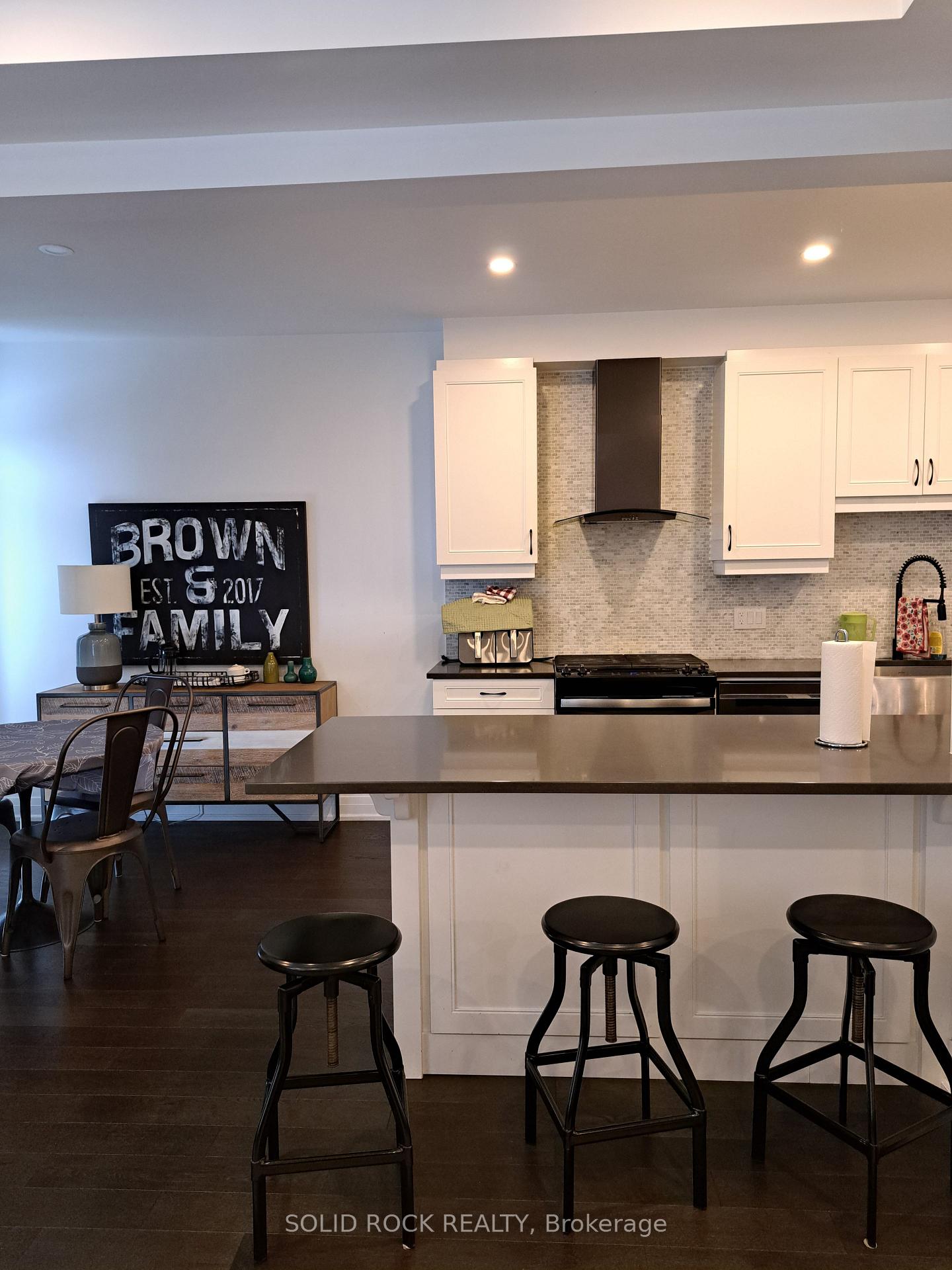 Photo 11 of 720 Rouncey Road, Ottawa, Kanata - Emerald Meadows/Trailwest — HOMEH