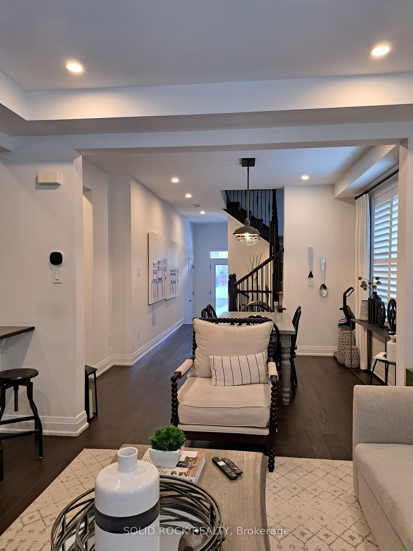 Photo 12 of 720 Rouncey Road, Ottawa, Kanata - Emerald Meadows/Trailwest — HOMEH