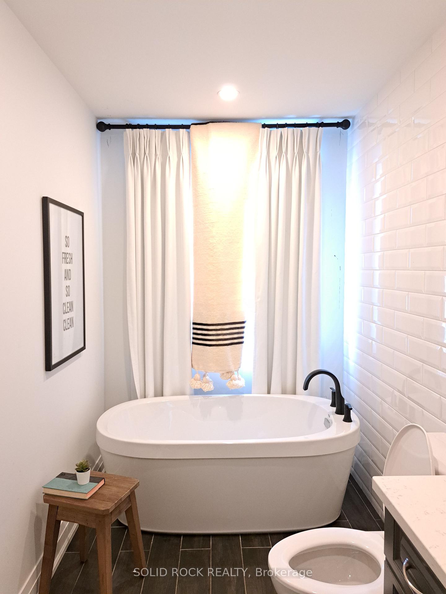 Photo 20 of 720 Rouncey Road, Ottawa, Kanata - Emerald Meadows/Trailwest — HOMEH