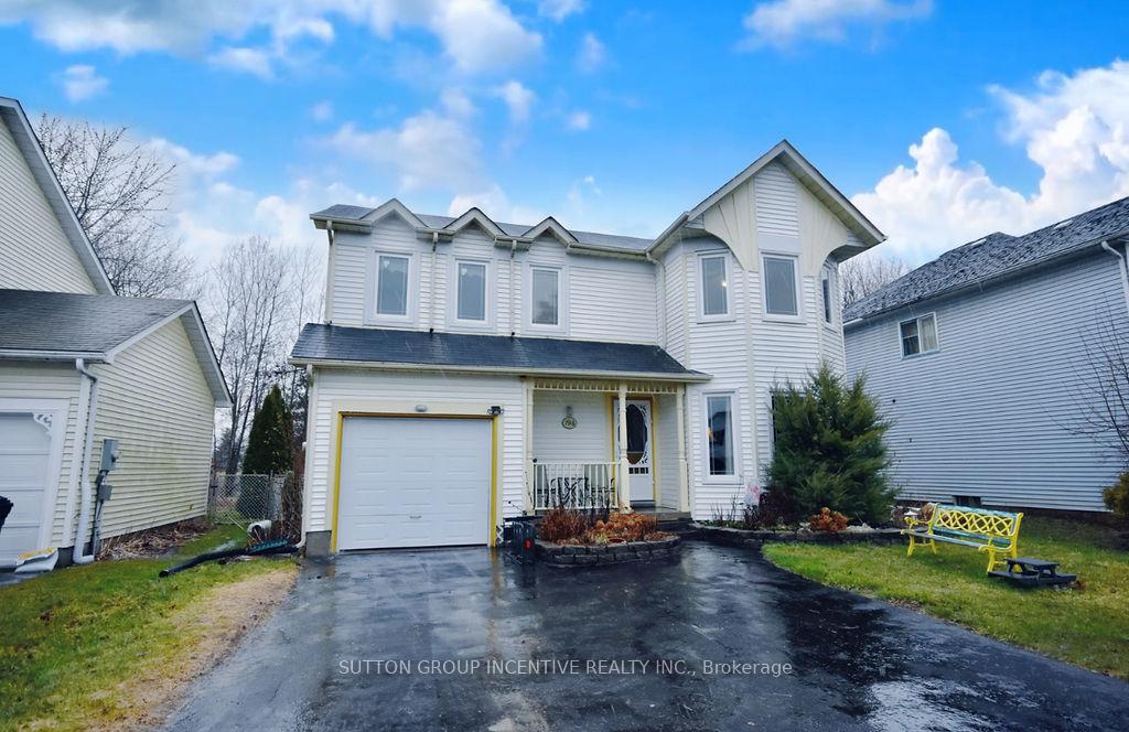 Front of 1916 Applewood Avenue