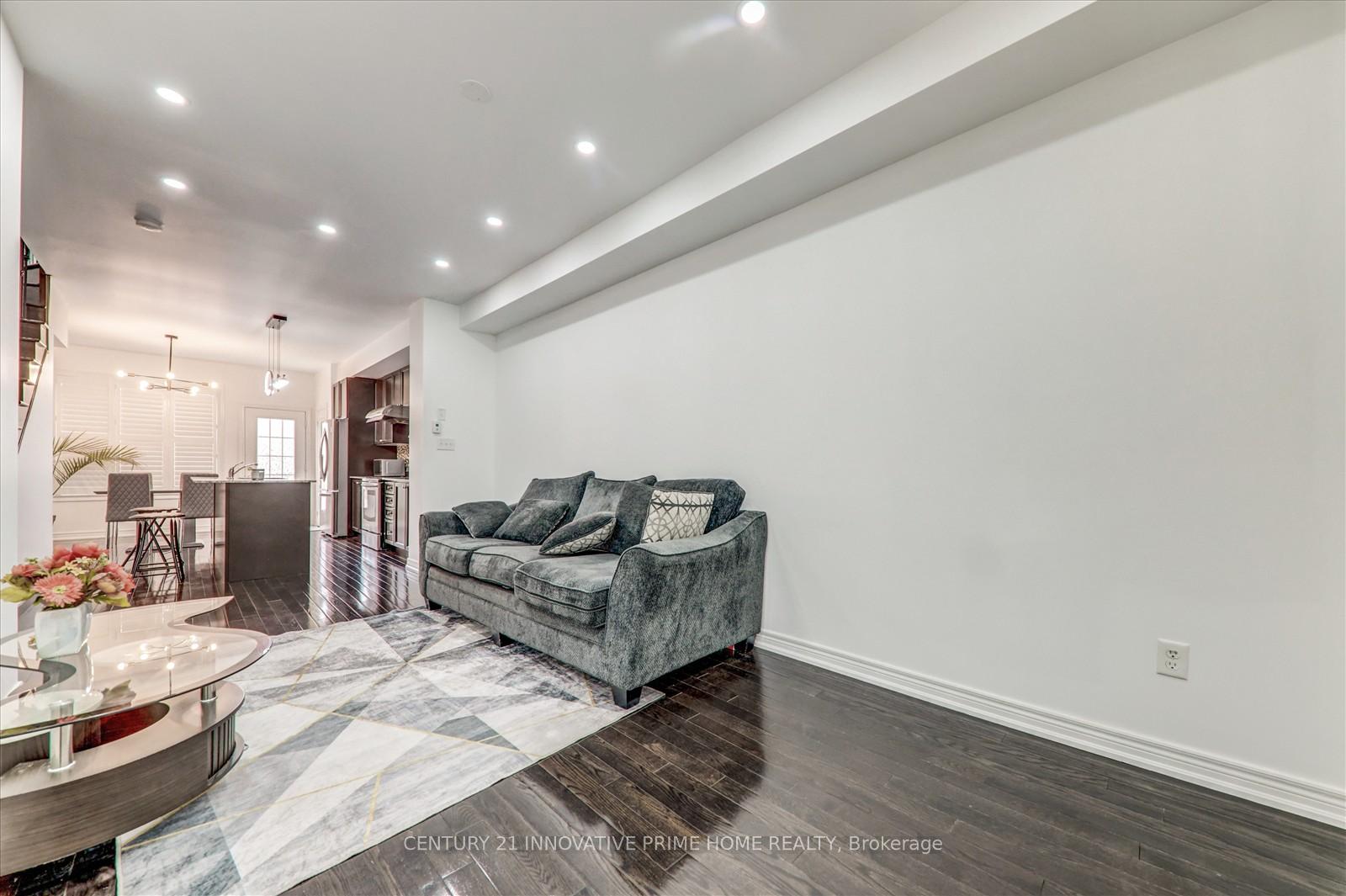 Photo 5 of 27 Red Brick Road, Markham, Cornell — HOMEH