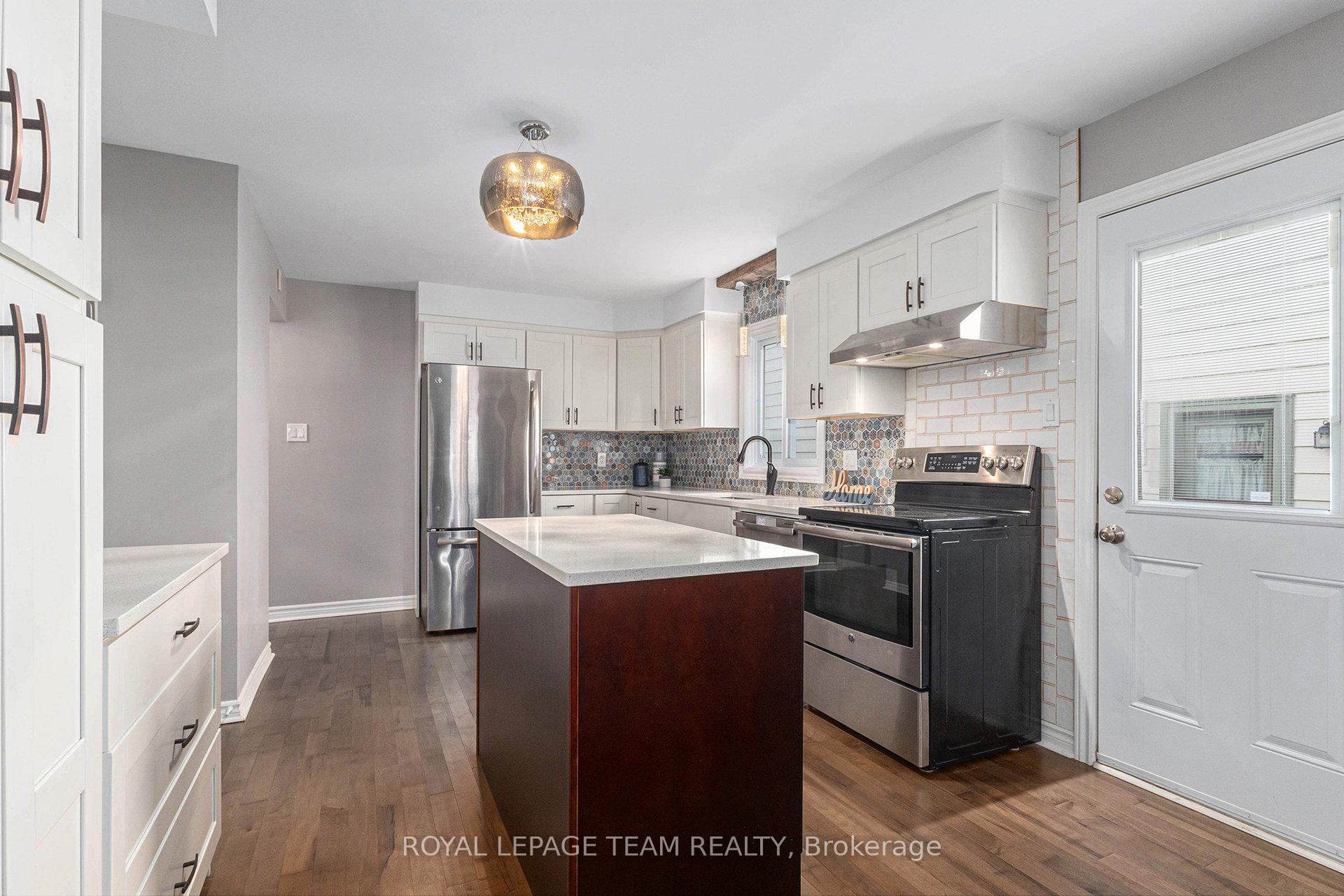 Photo 5 of 119 Huntsman Crescent, Ottawa, Kanata - Bridlewood — HOMEH