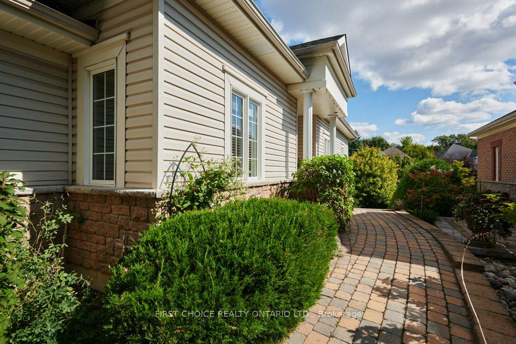 Photo 2 of 12 Kinmount Private, Ottawa, Kanata - Kanata Lakes/Heritage Hills — HOMEH