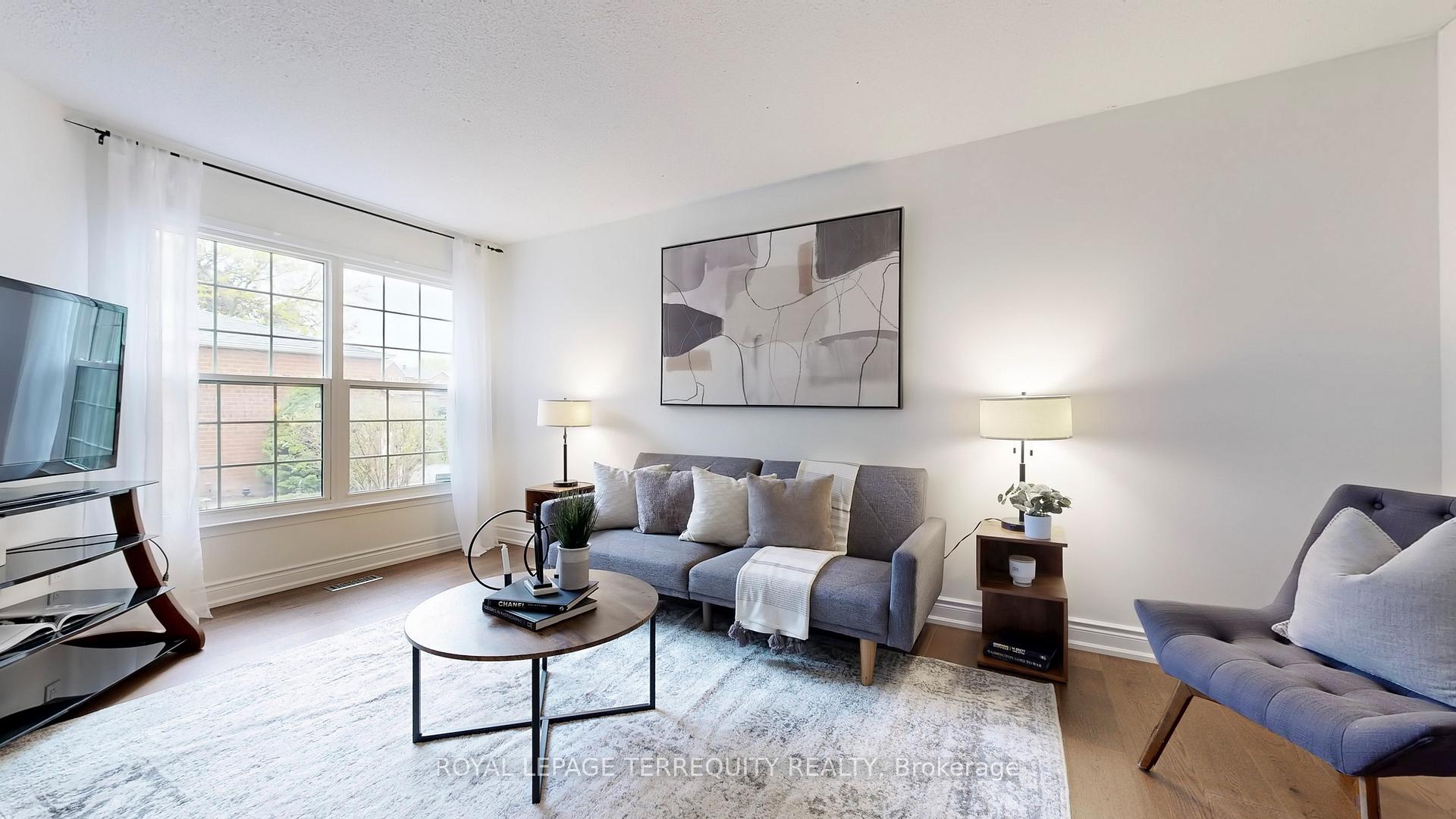 Photo 3 of 8 Couperthwaite Crescent, Markham, Unionville — HOMEH