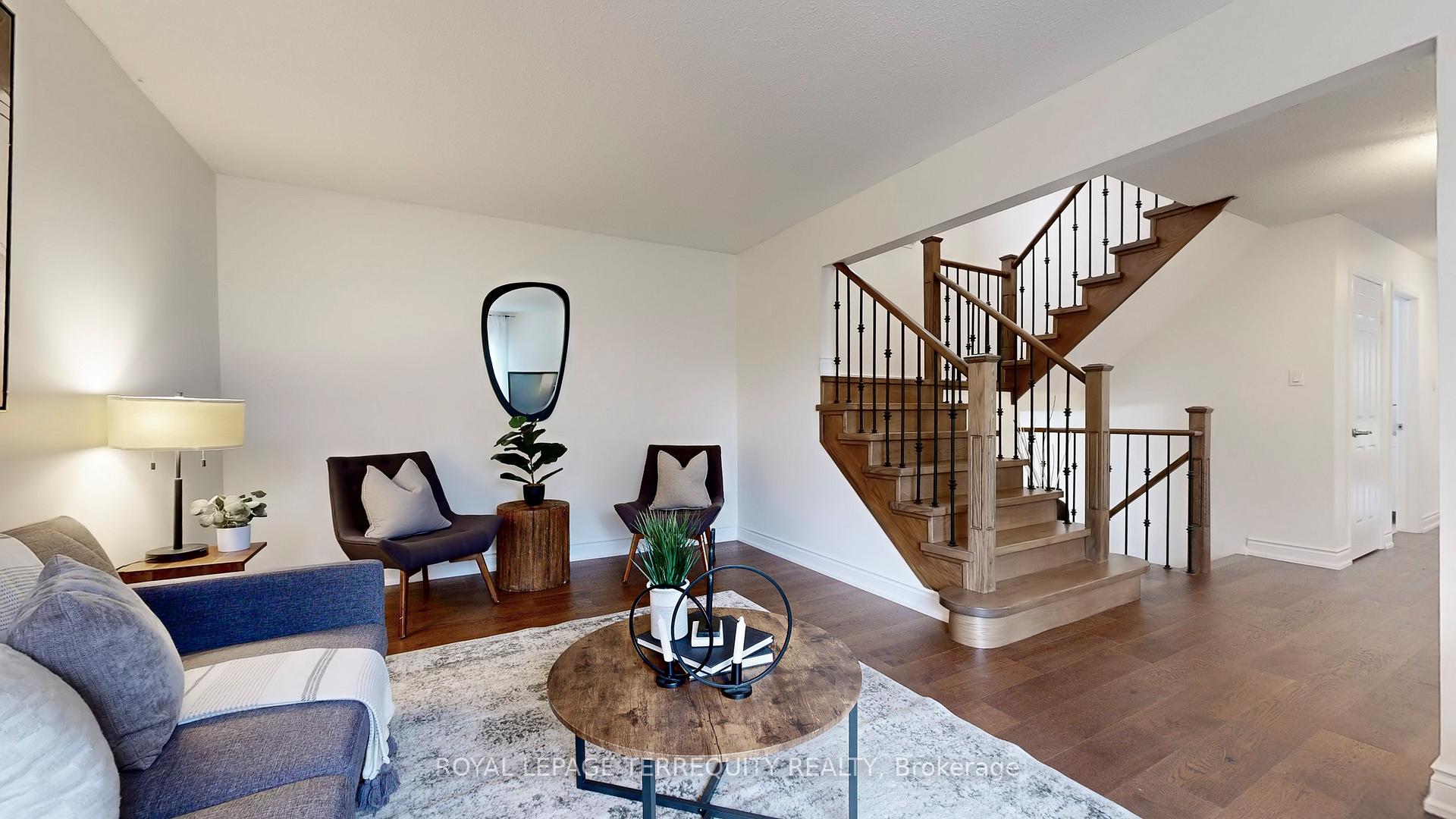 Photo 4 of 8 Couperthwaite Crescent, Markham, Unionville — HOMEH