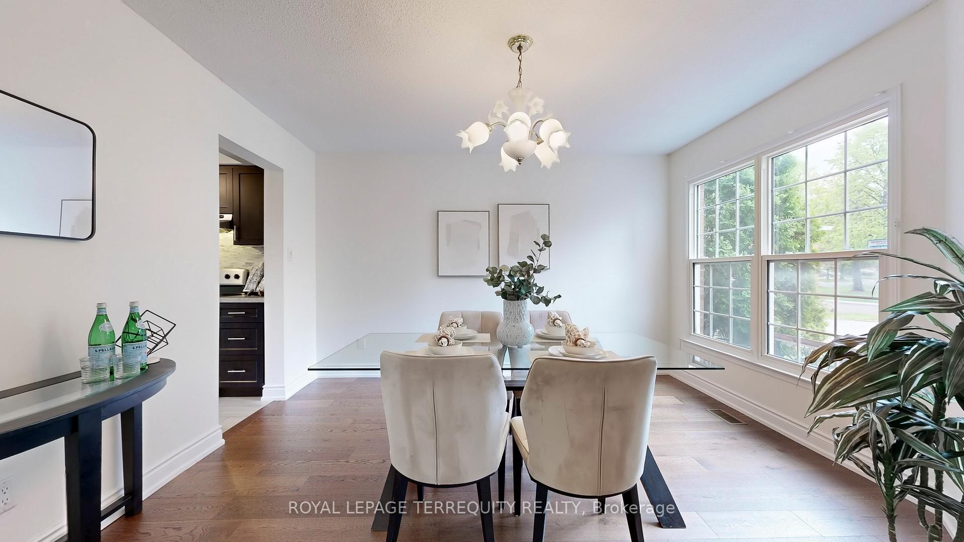 Photo 6 of 8 Couperthwaite Crescent, Markham, Unionville — HOMEH