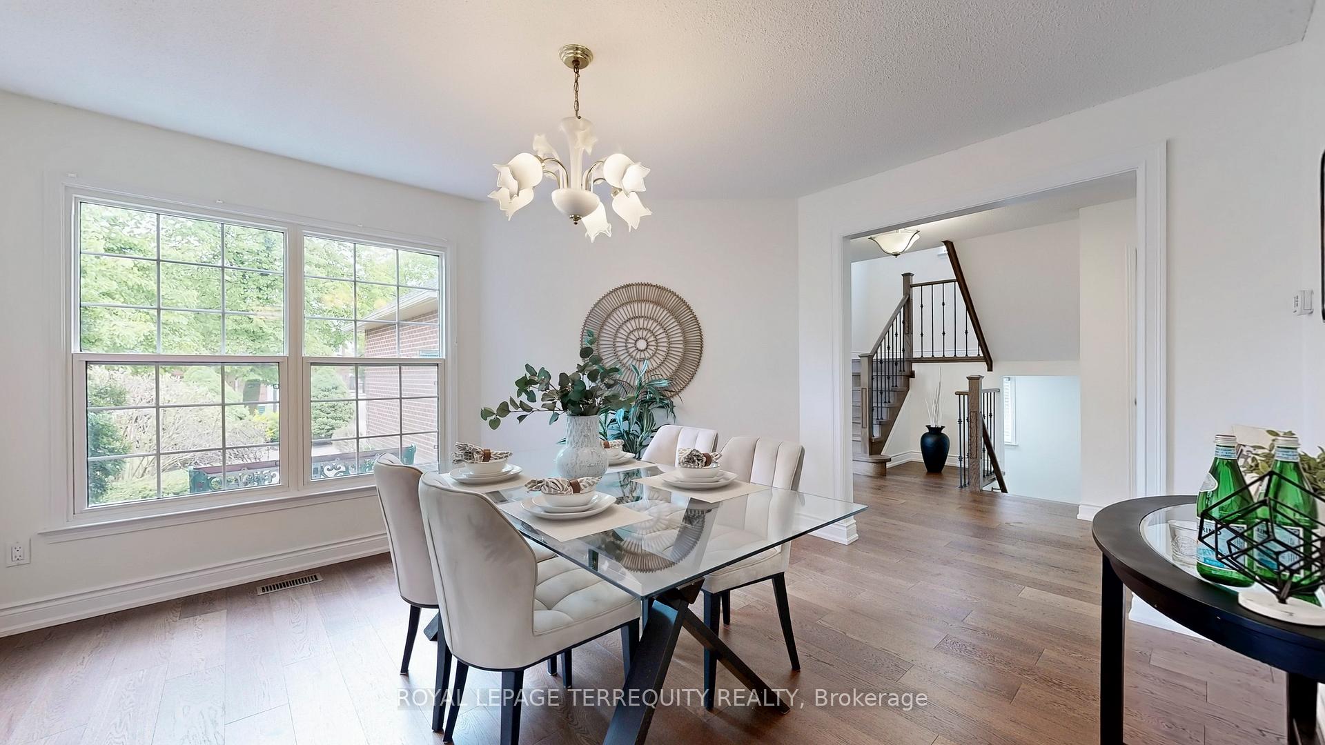 Photo 7 of 8 Couperthwaite Crescent, Markham, Unionville — HOMEH