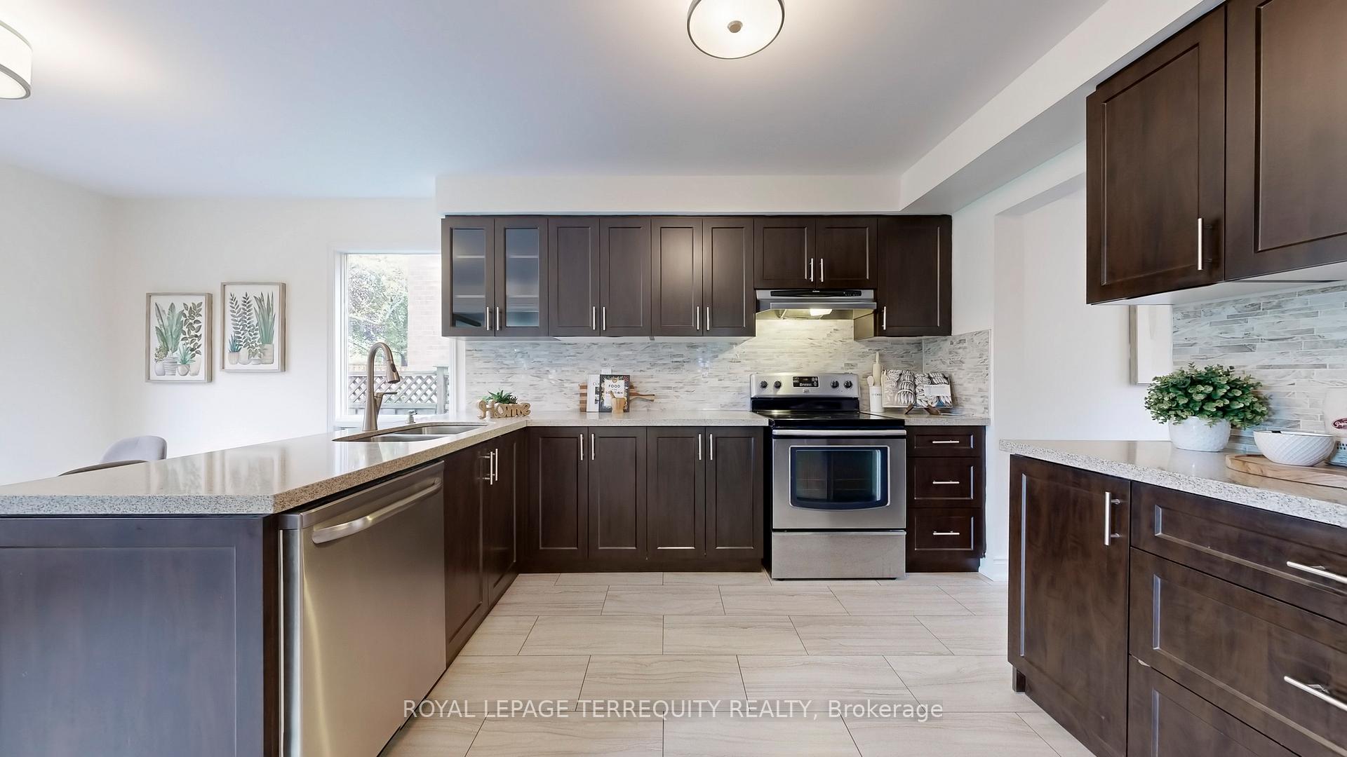 Photo 10 of 8 Couperthwaite Crescent, Markham, Unionville — HOMEH