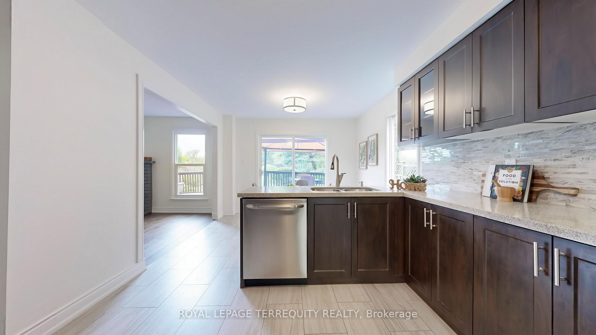 Photo 12 of 8 Couperthwaite Crescent, Markham, Unionville — HOMEH