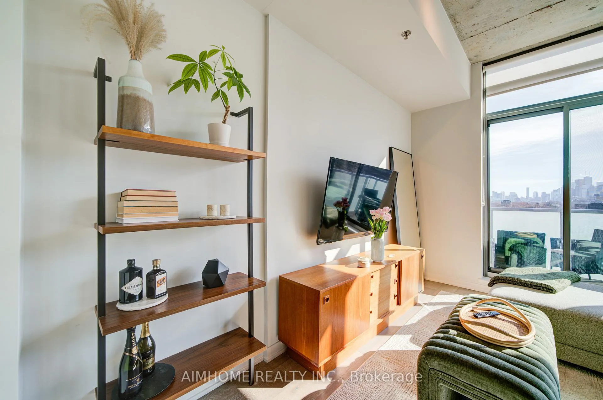 Photo 4 of Unit 610, 8 Gladstone Avenue, Toronto, Little Portugal — HOMEH