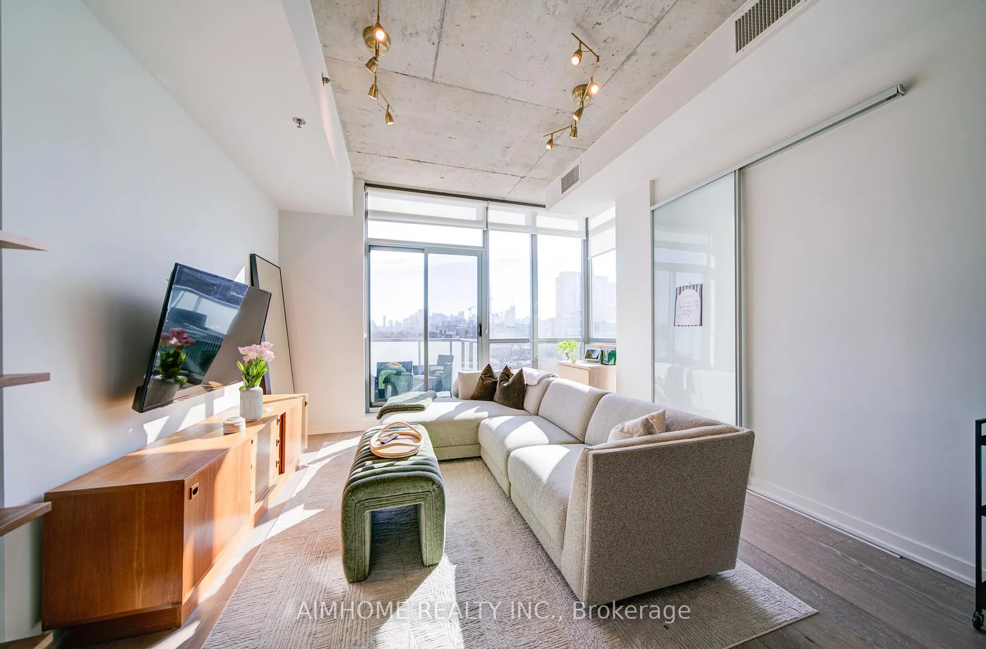 Photo 5 of Unit 610, 8 Gladstone Avenue, Toronto, Little Portugal — HOMEH
