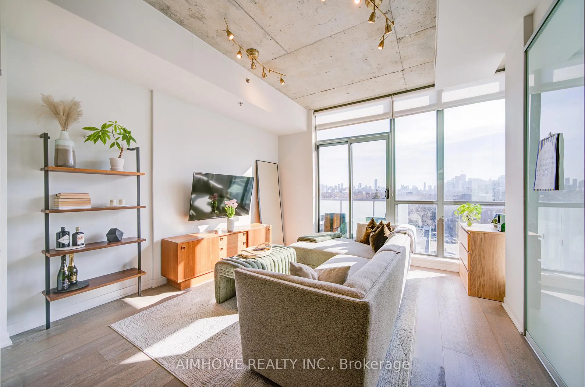 Photo 6 of Unit 610, 8 Gladstone Avenue, Toronto, Little Portugal — HOMEH