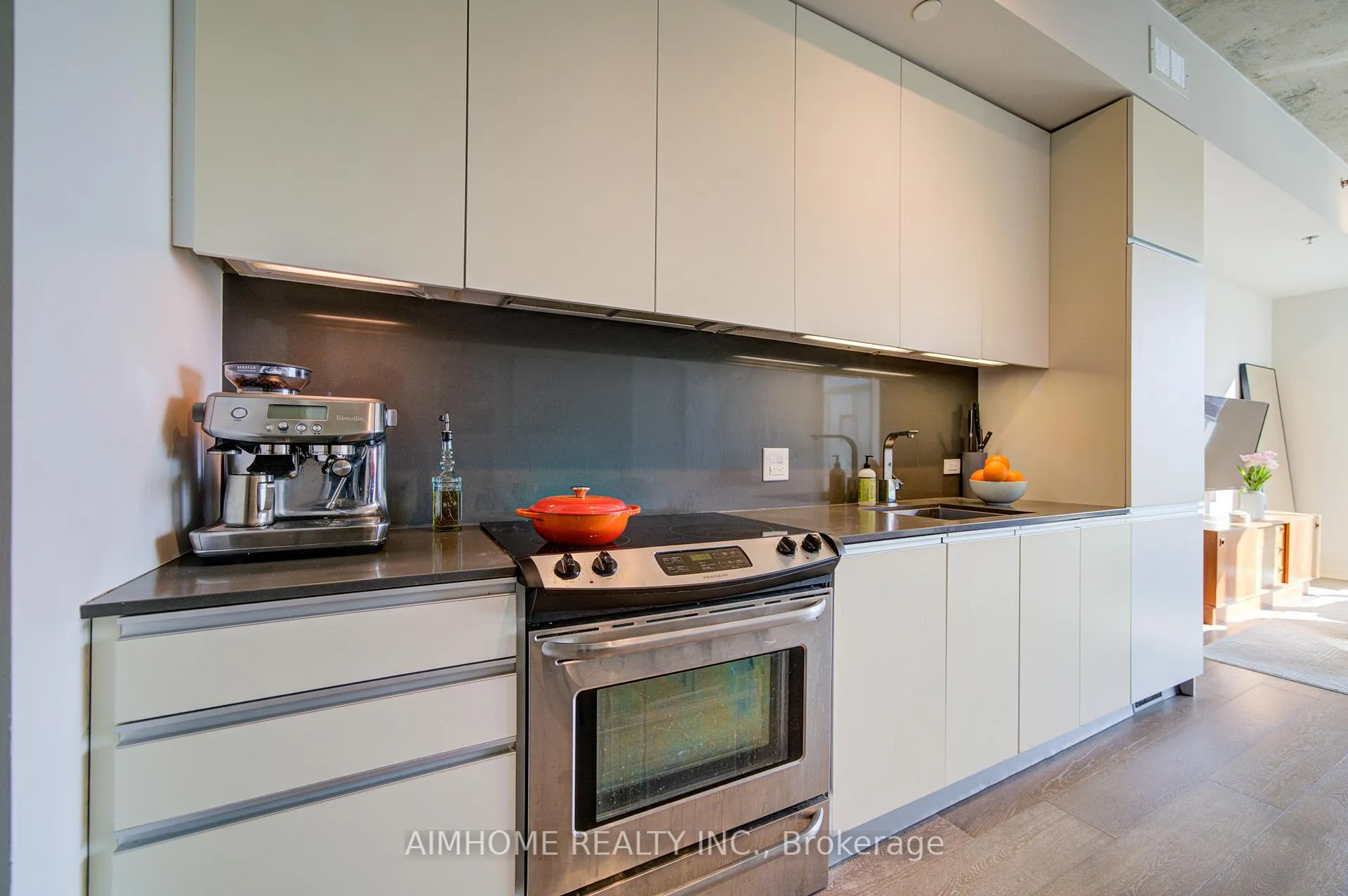 Photo 11 of Unit 610, 8 Gladstone Avenue, Toronto, Little Portugal — HOMEH