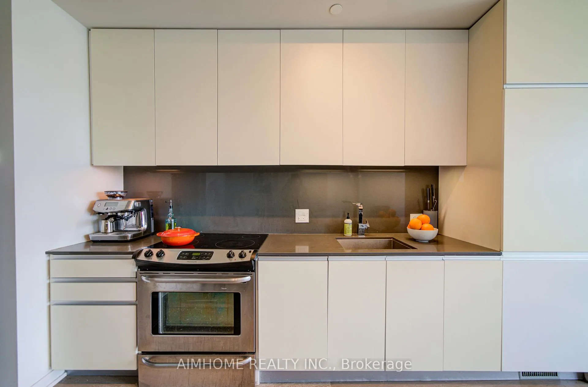Photo 12 of Unit 610, 8 Gladstone Avenue, Toronto, Little Portugal — HOMEH