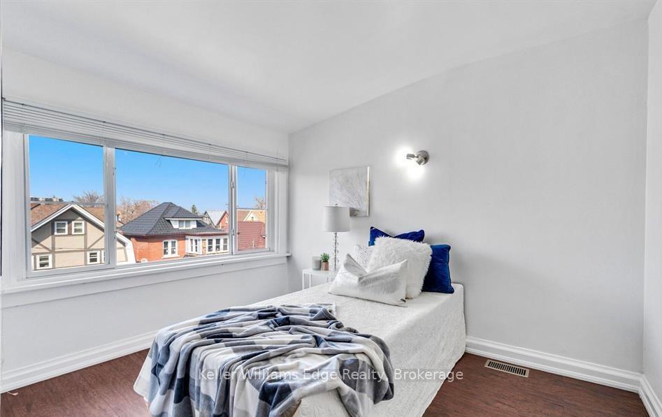 Photo 4 of Unit 3, 10 Rutherford Avenue, Hamilton, St. Clair — HOMEH