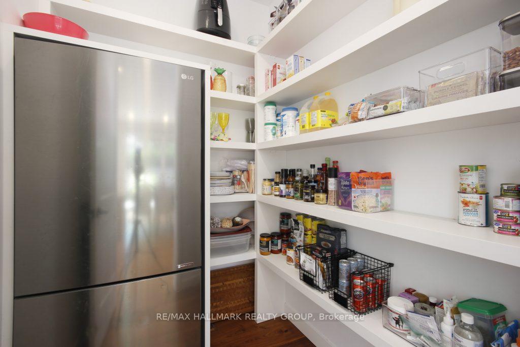 Photo 15 of 216 Hudson Avenue, Ottawa, Courtland Park — HOMEH
