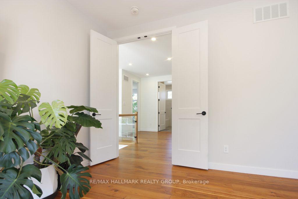 Photo 19 of 216 Hudson Avenue, Ottawa, Courtland Park — HOMEH