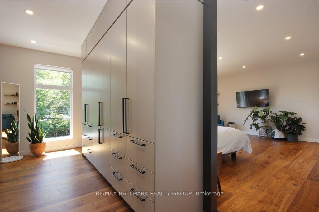 Photo 24 of 216 Hudson Avenue, Ottawa, Courtland Park — HOMEH