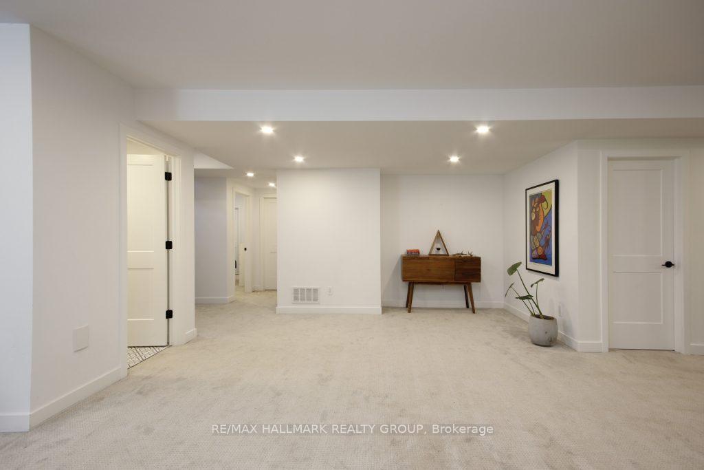 Photo 32 of 216 Hudson Avenue, Ottawa, Courtland Park — HOMEH