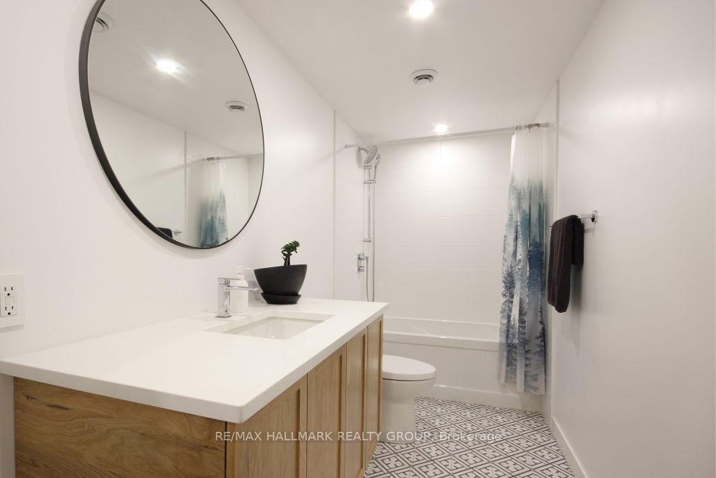 Photo 35 of 216 Hudson Avenue, Ottawa, Courtland Park — HOMEH