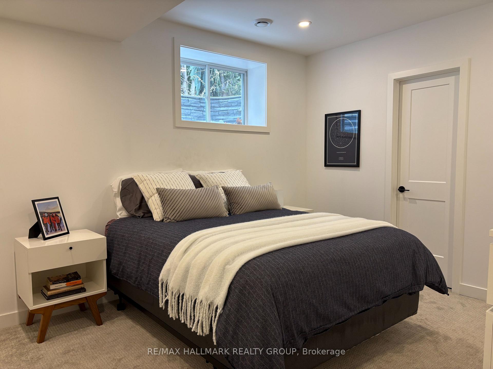 Photo 36 of 216 Hudson Avenue, Ottawa, Courtland Park — HOMEH