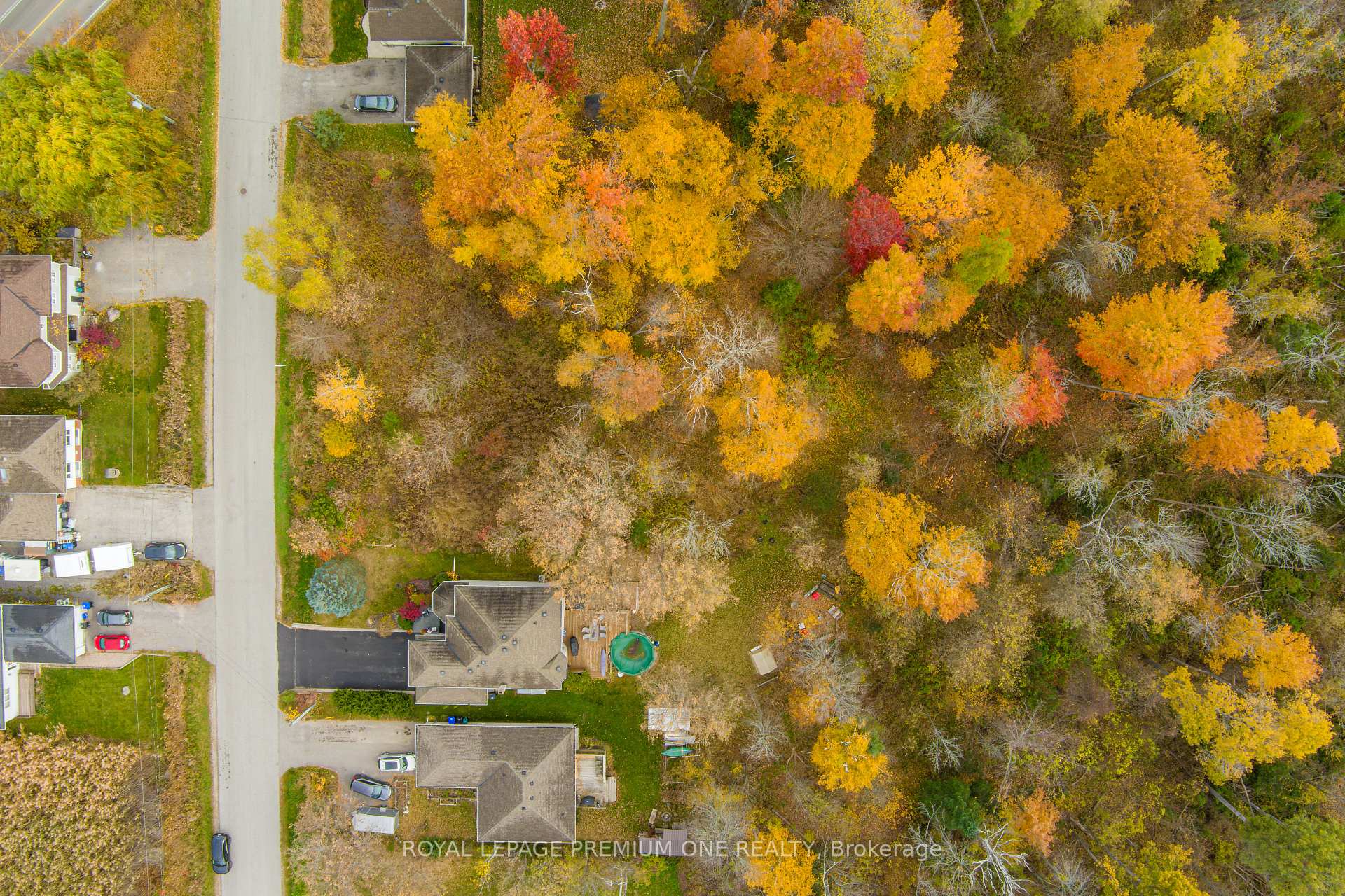 Photo 3 of 909a Willow Street, Innisfil, Lefroy — HOMEH