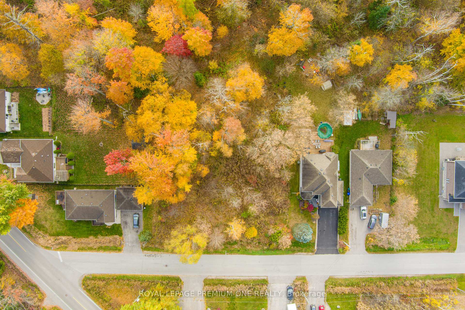 Photo 7 of 909a Willow Street, Innisfil, Lefroy — HOMEH
