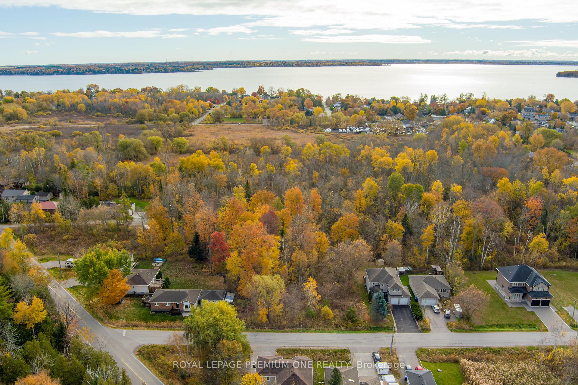 Photo 11 of 909a Willow Street, Innisfil, Lefroy — HOMEH