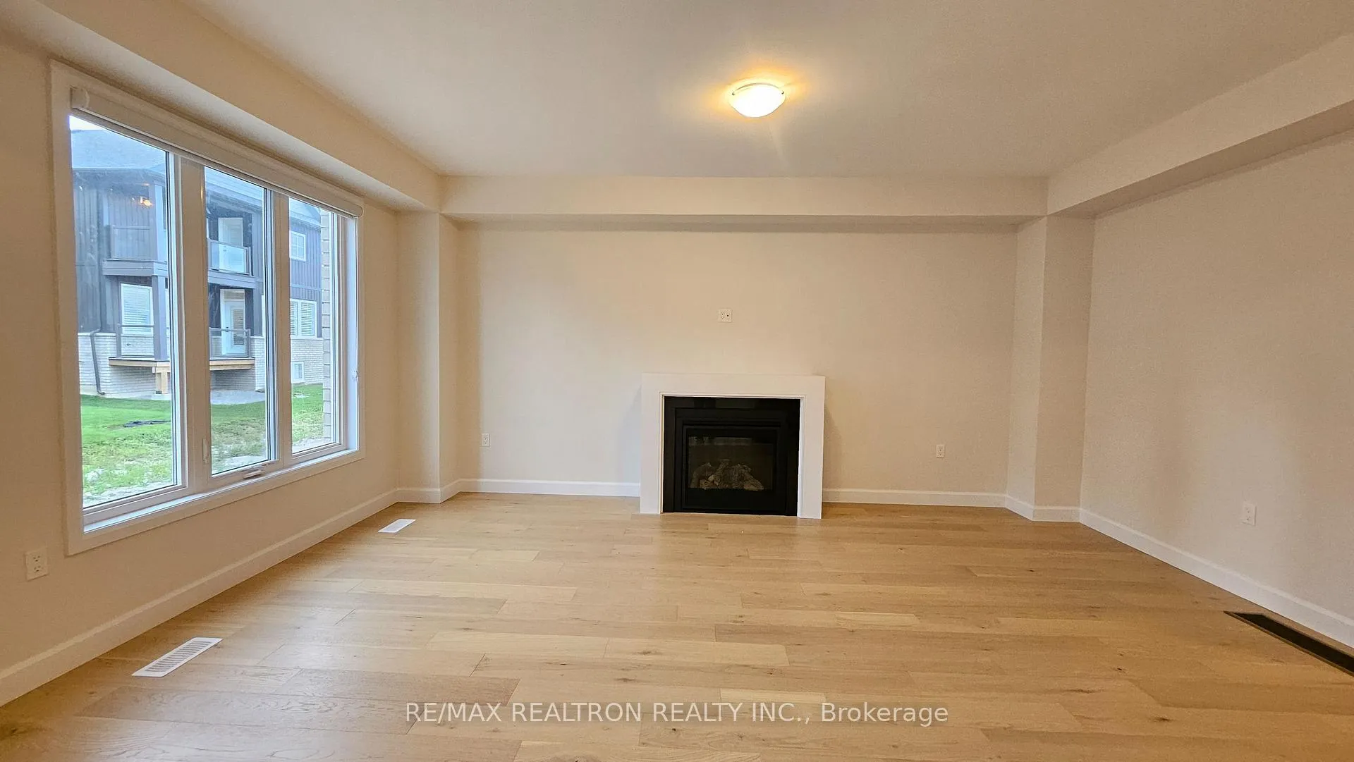 Photo 9 of 246 O'Neil Street, Peterborough, Monaghan Ward 2 — HOMEH