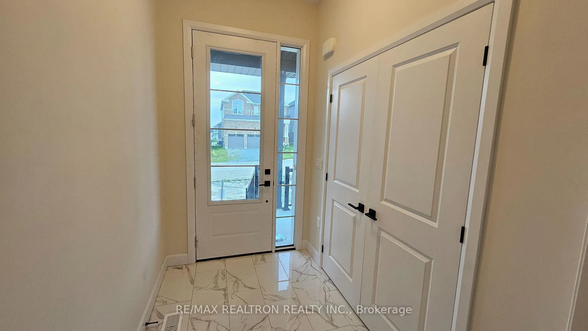 Photo 13 of 246 O'Neil Street, Peterborough, Monaghan Ward 2 — HOMEH