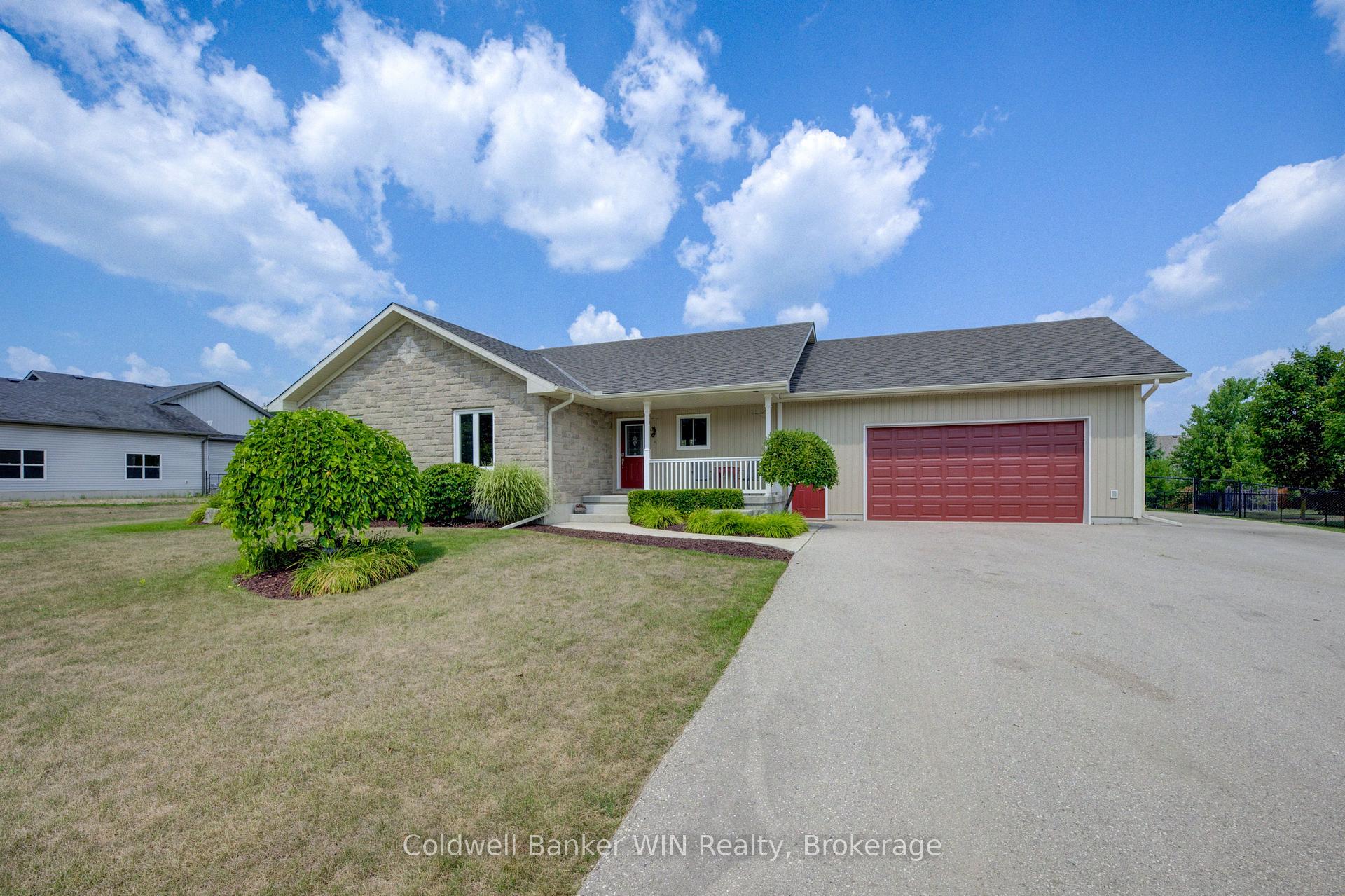 Photo 2 of 22 Regency Drive, Minto — HOMEH