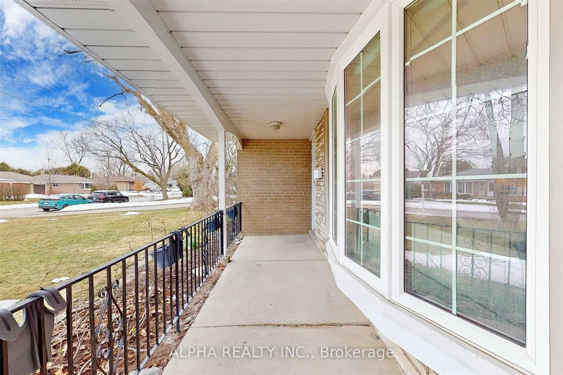 Photo 2 of 80 Lincoln Green Drive, Markham, Bullock — HOMEH