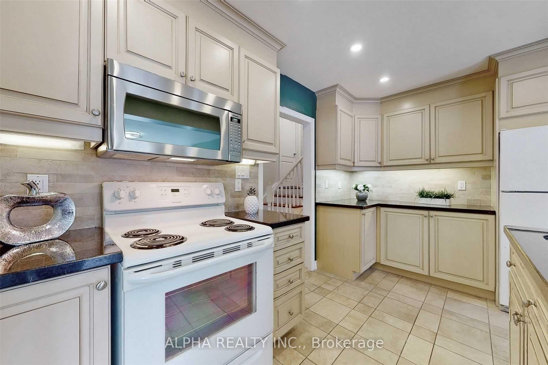 Photo 9 of 80 Lincoln Green Drive, Markham, Bullock — HOMEH