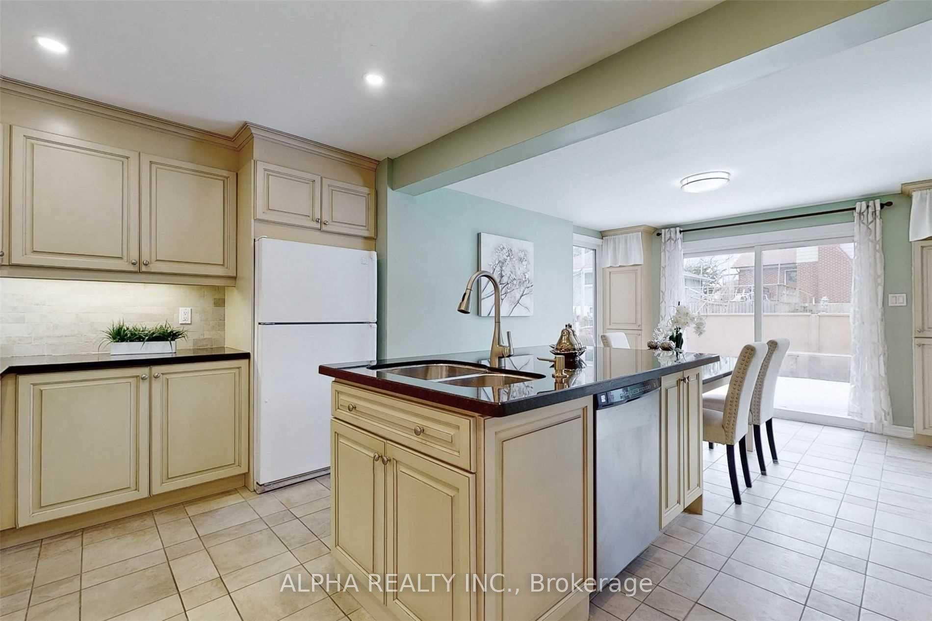 Photo 10 of 80 Lincoln Green Drive, Markham, Bullock — HOMEH