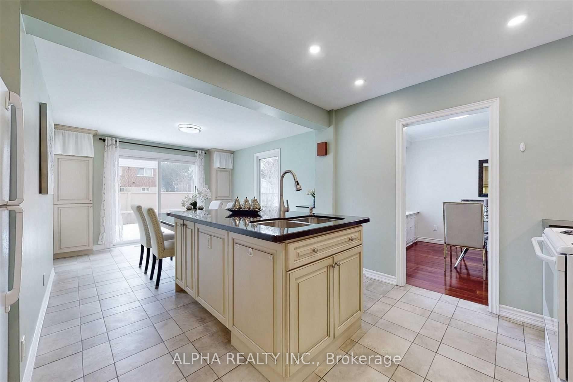 Photo 11 of 80 Lincoln Green Drive, Markham, Bullock — HOMEH