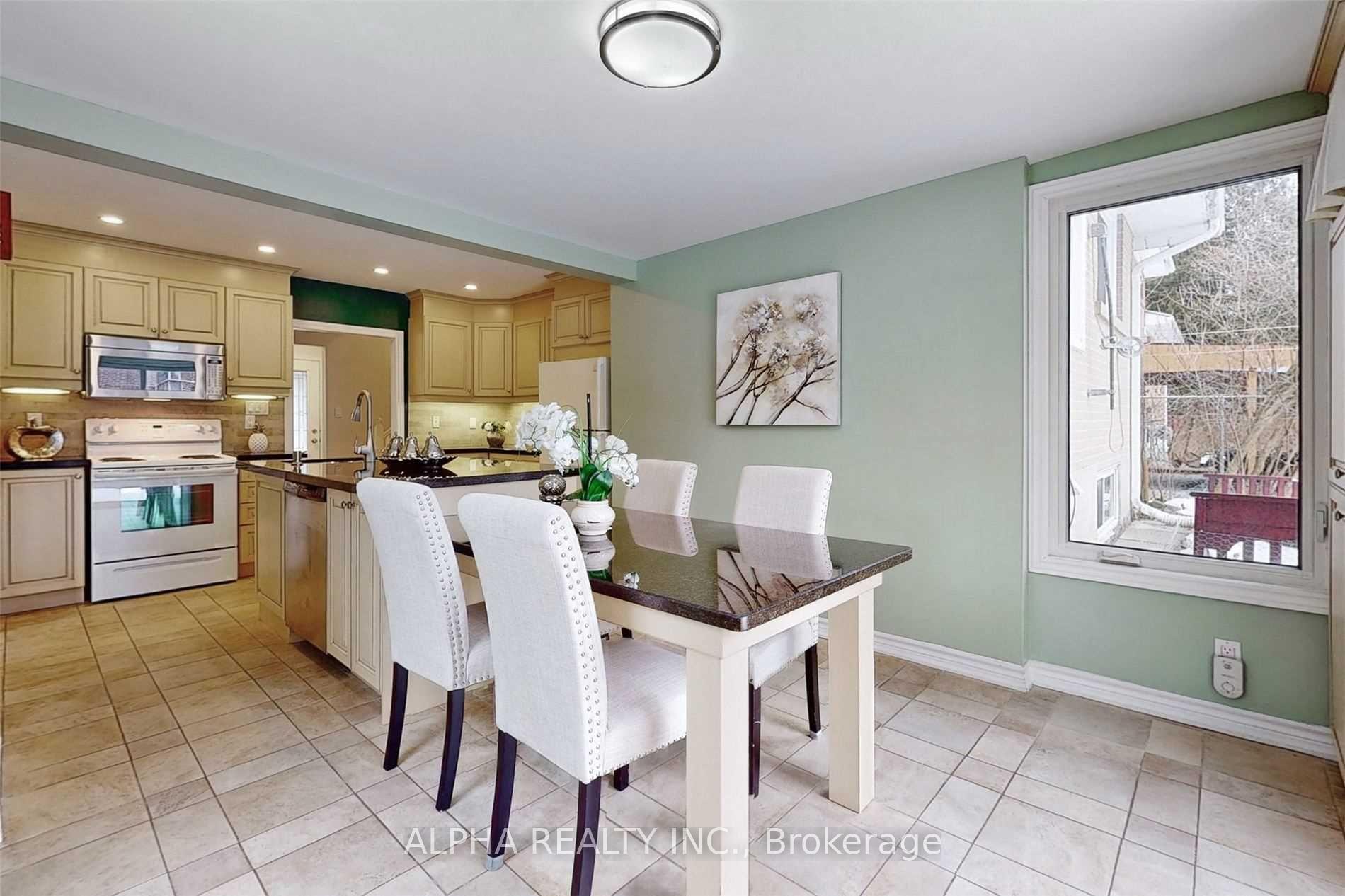 Photo 12 of 80 Lincoln Green Drive, Markham, Bullock — HOMEH