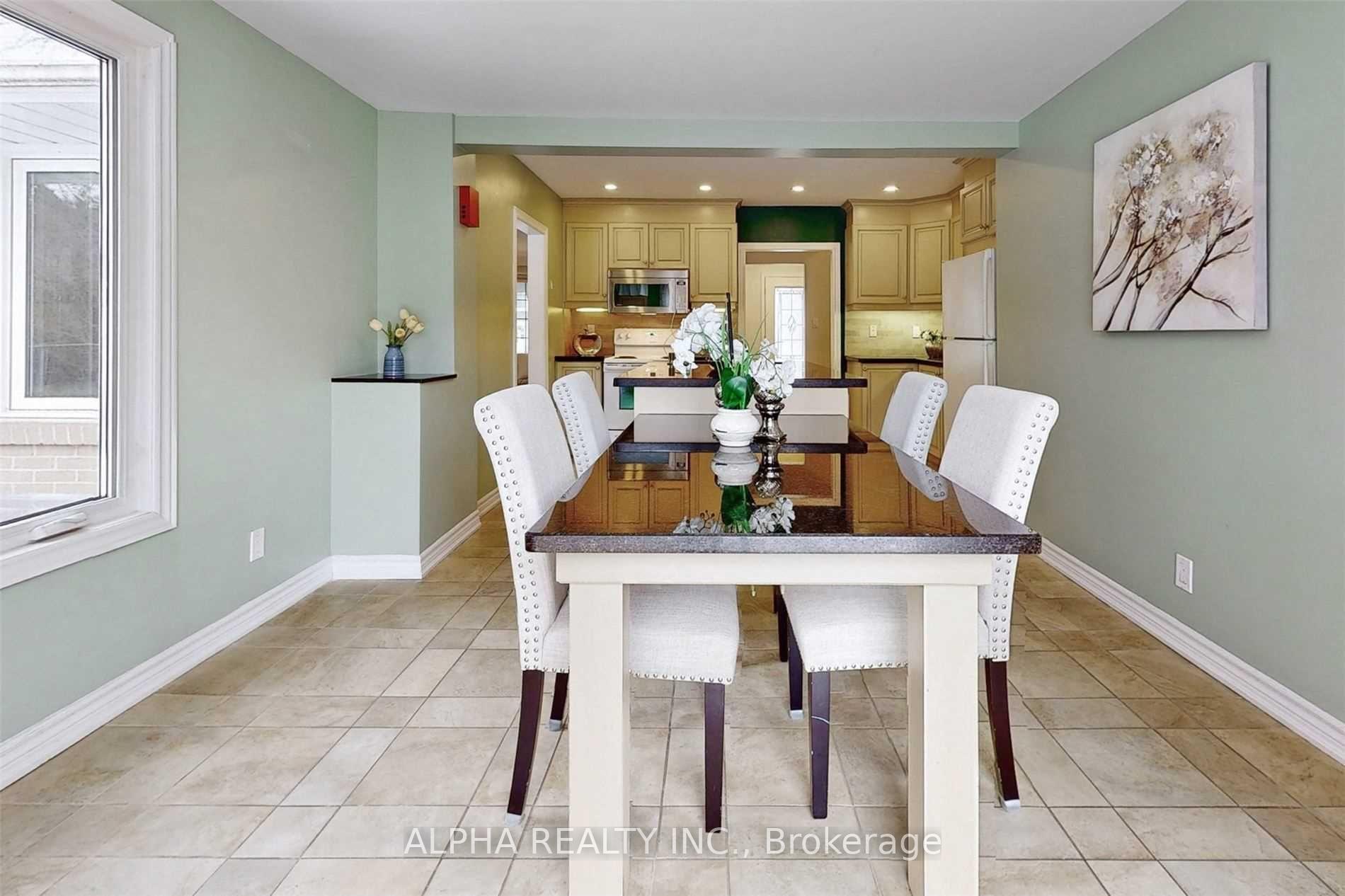 Photo 13 of 80 Lincoln Green Drive, Markham, Bullock — HOMEH