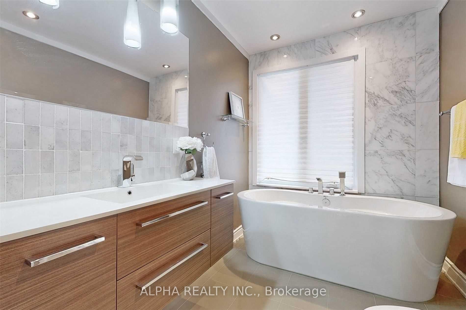 Photo 20 of 80 Lincoln Green Drive, Markham, Bullock — HOMEH