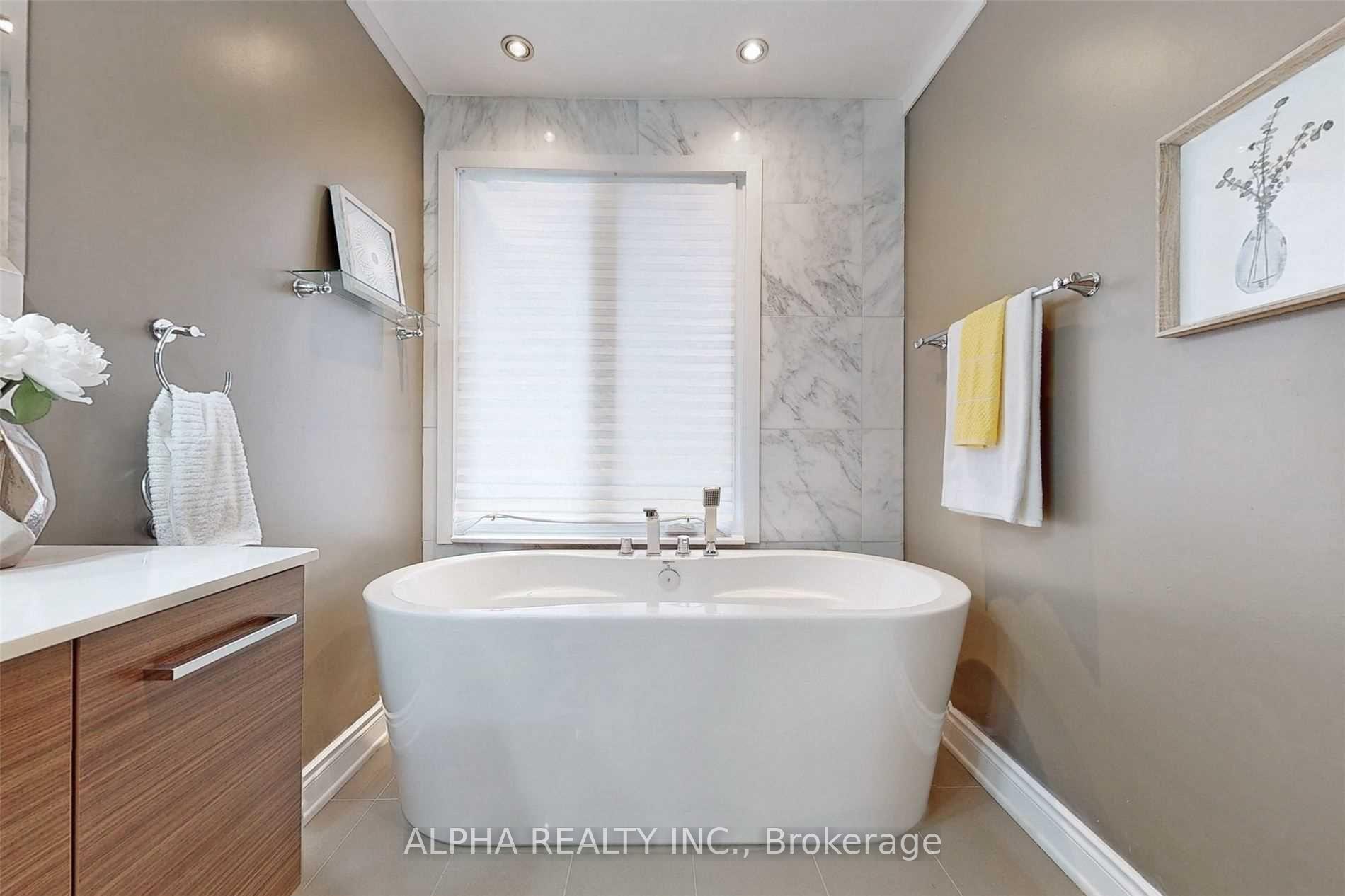 Photo 21 of 80 Lincoln Green Drive, Markham, Bullock — HOMEH