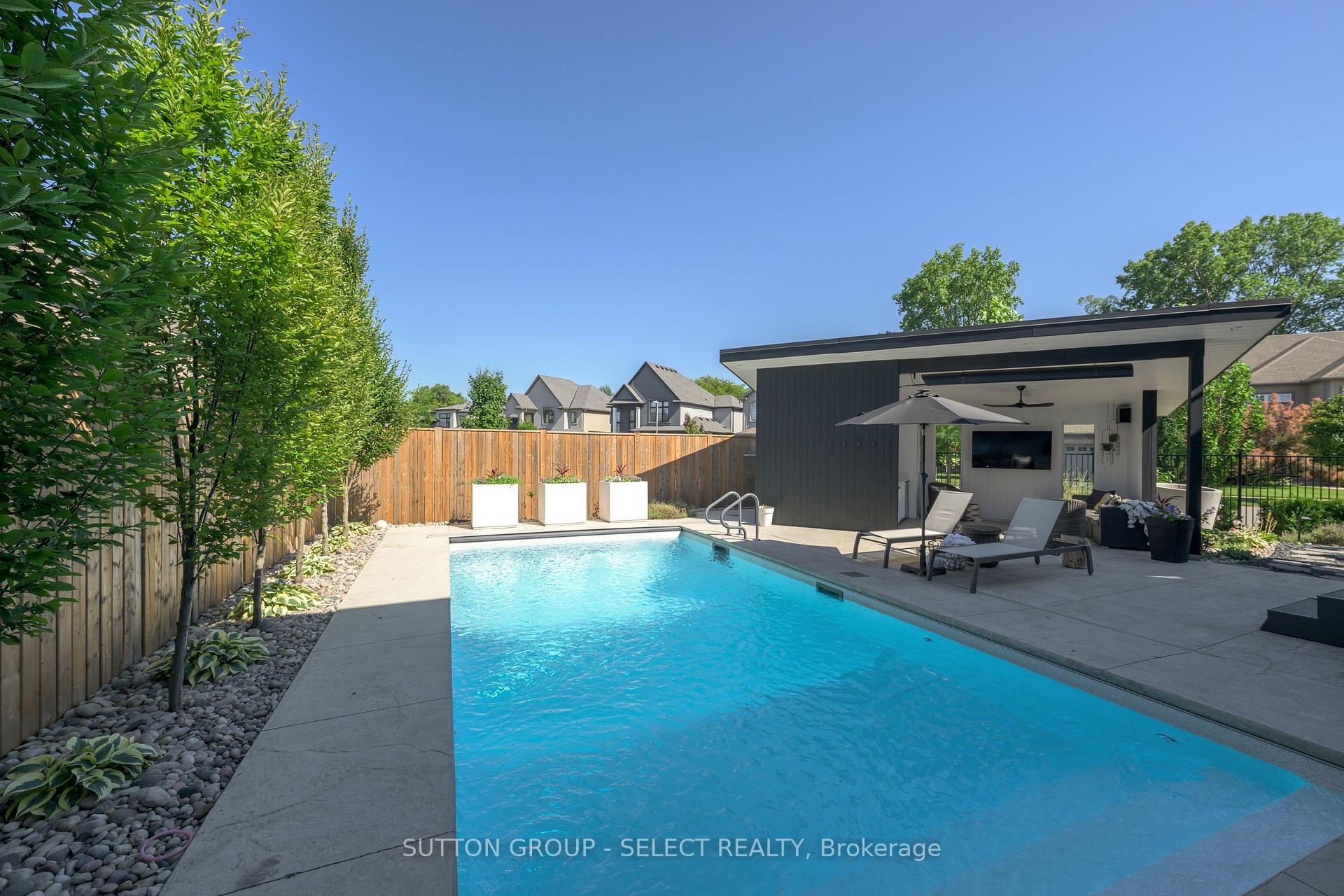 Photo 10 of 7 Valleyview Crescent, Middlesex Centre, Komoka — HOMEH