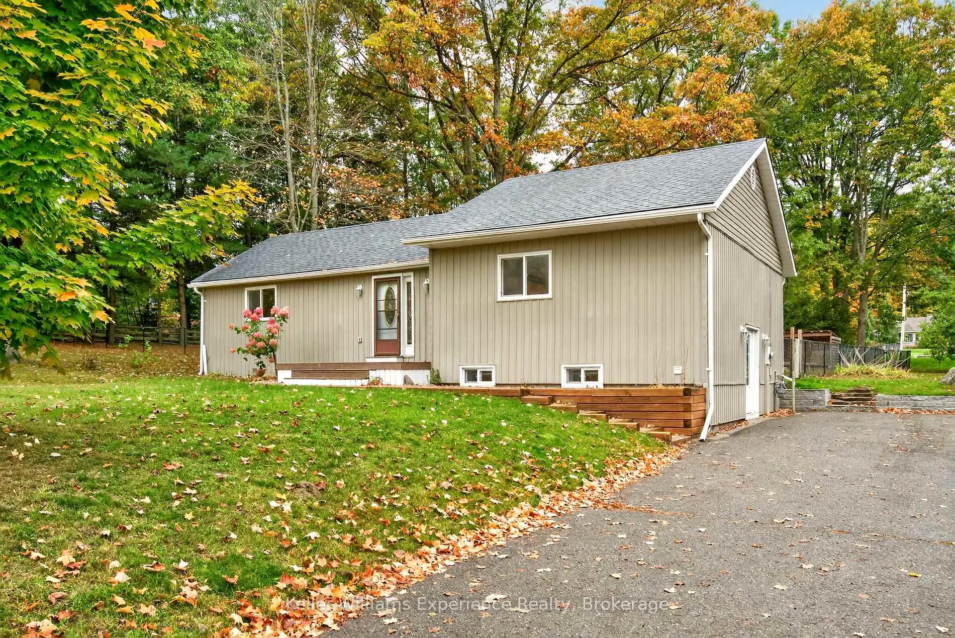 Photo 2 of 1504 Golf Link Road, Midland — HOMEH
