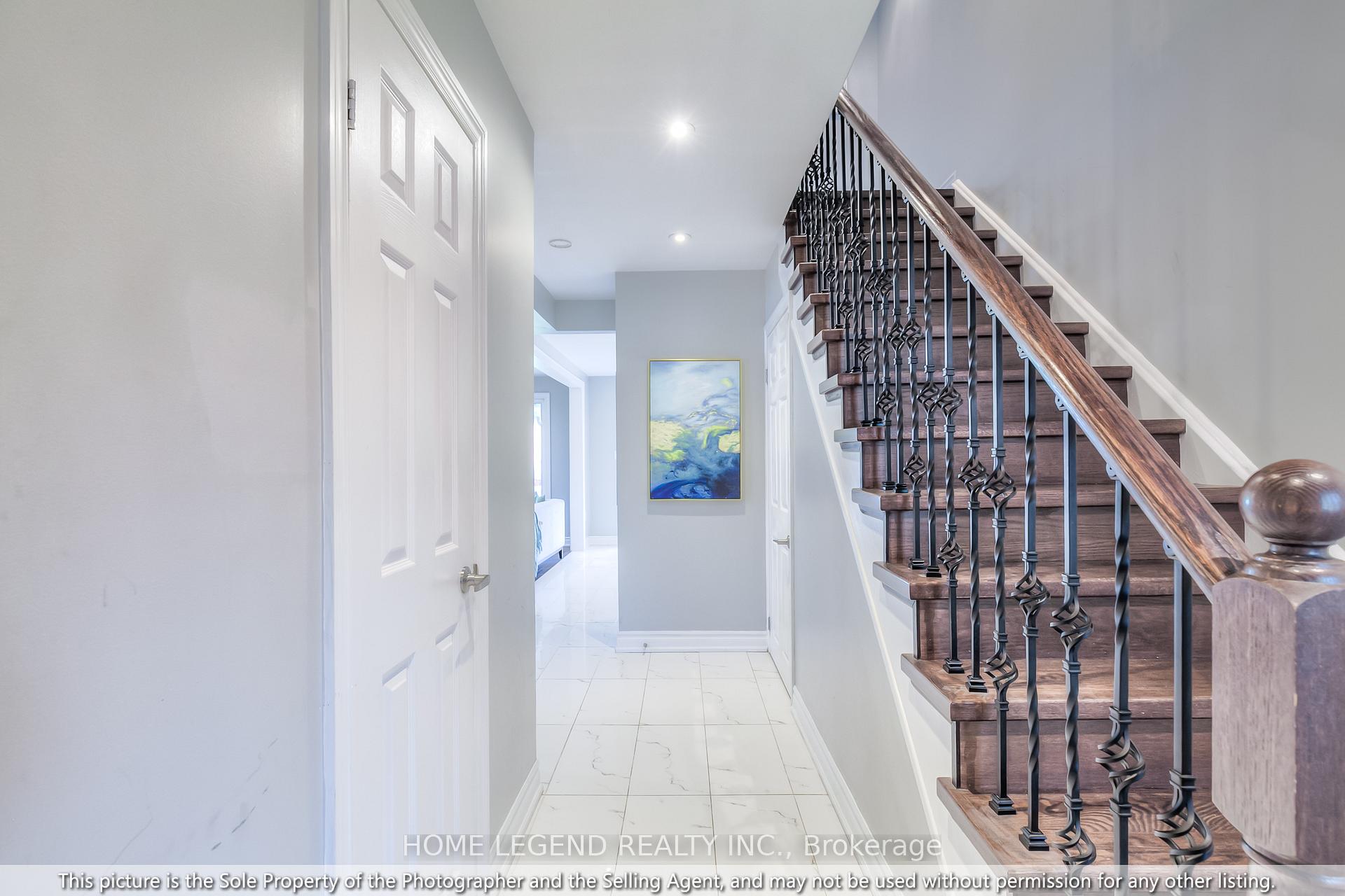 Photo 4 of 102 Tangmere Crescent, Markham, Milliken Mills East — HOMEH