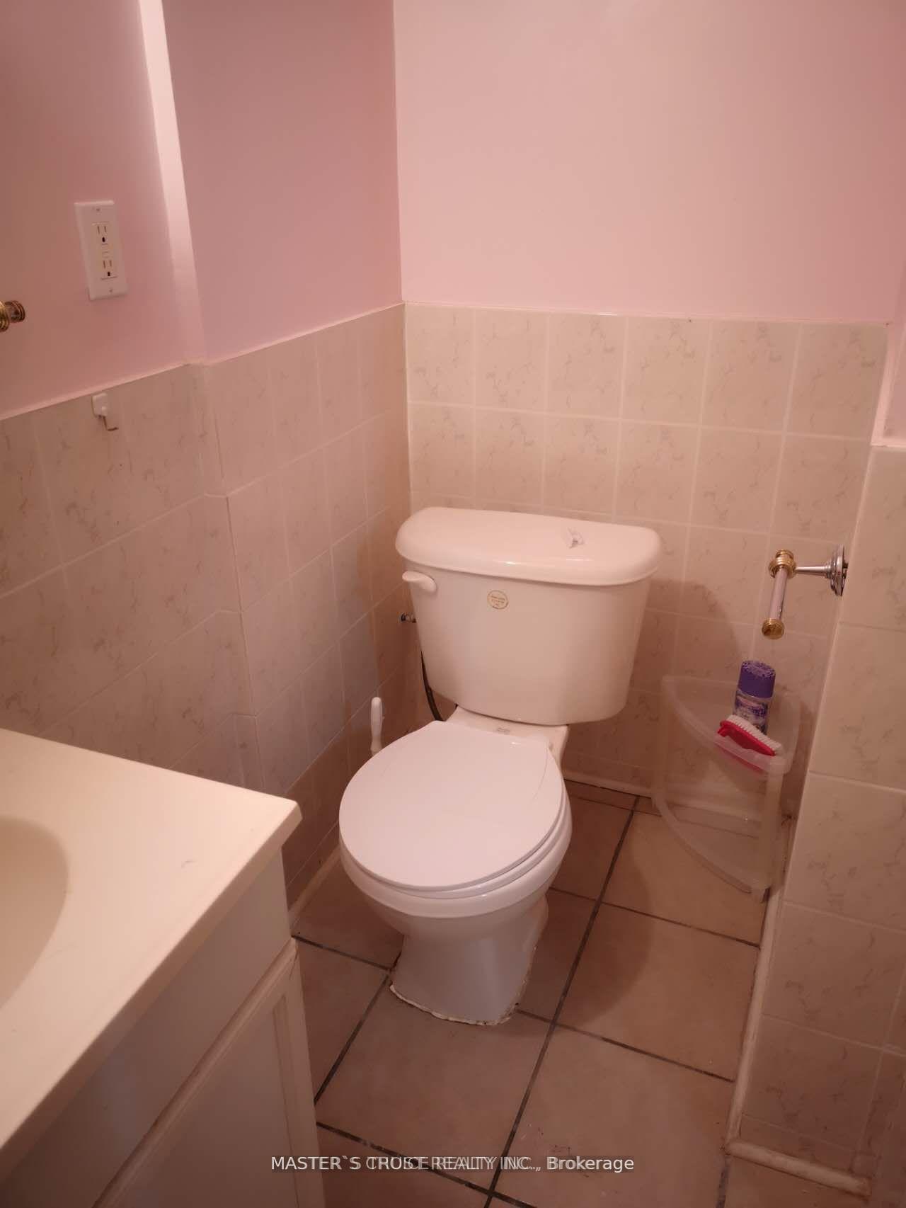 Photo 3 of Unit Bsmt, 166 Mary Pearson Drive, Markham, Middlefield — HOMEH