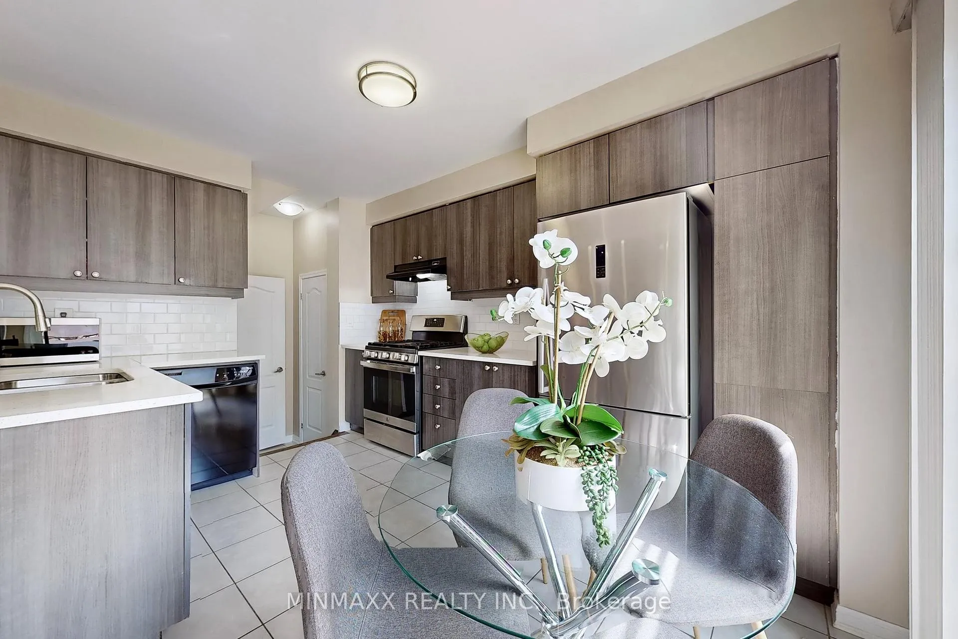 Photo 8 of 1052 Haxton Heights, Milton, Willmott — HOMEH