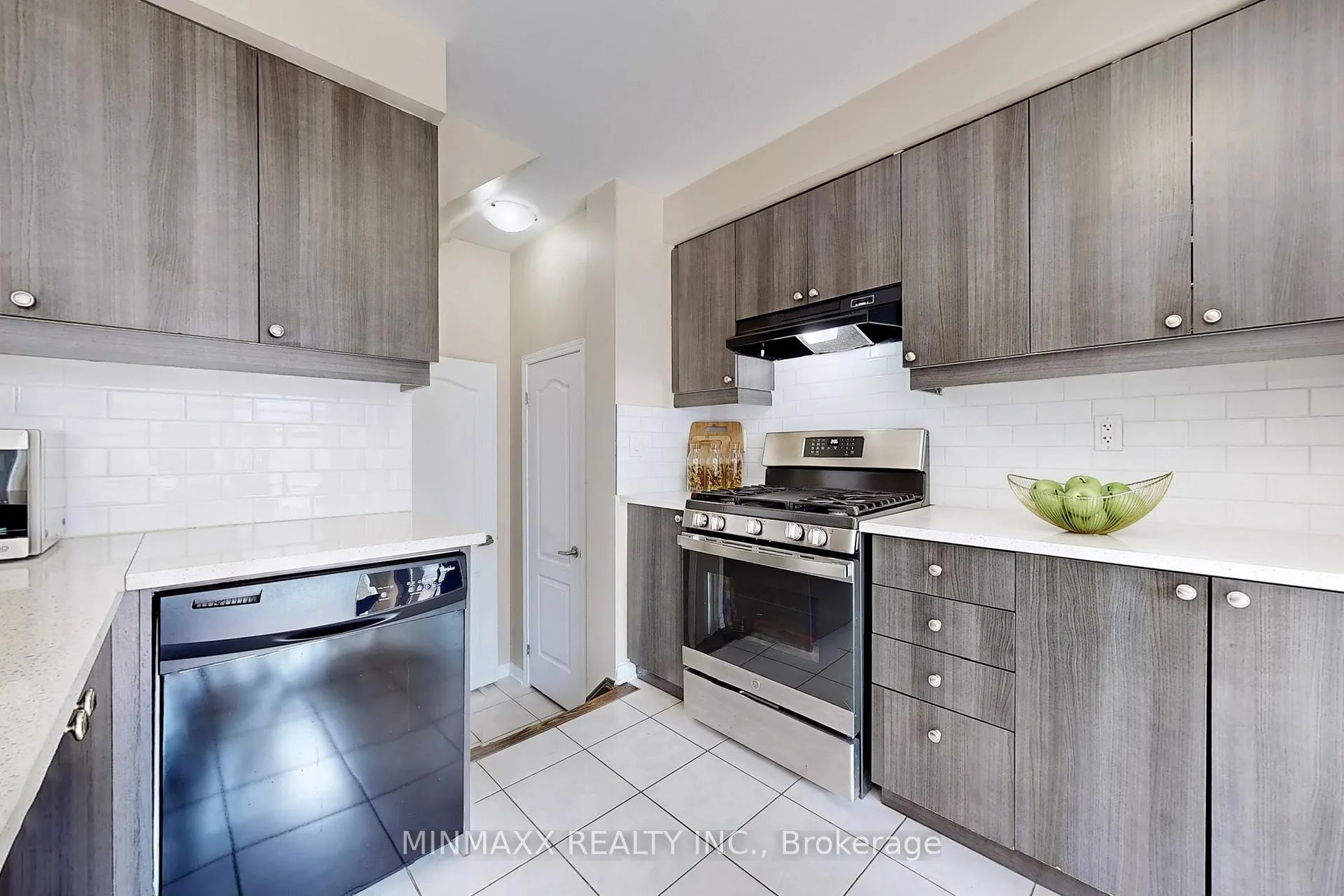 Photo 9 of 1052 Haxton Heights, Milton, Willmott — HOMEH