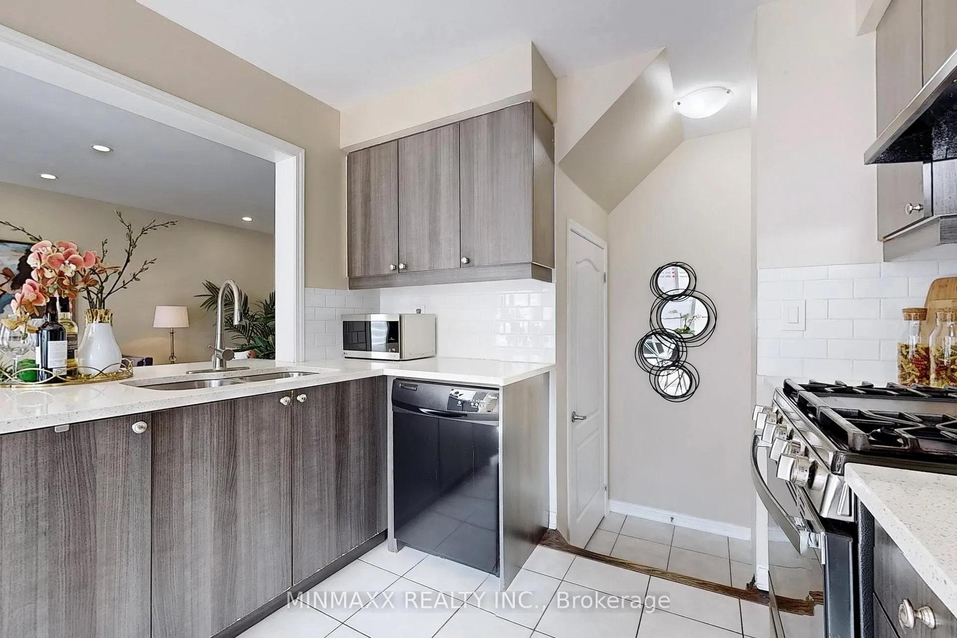 Photo 11 of 1052 Haxton Heights, Milton, Willmott — HOMEH