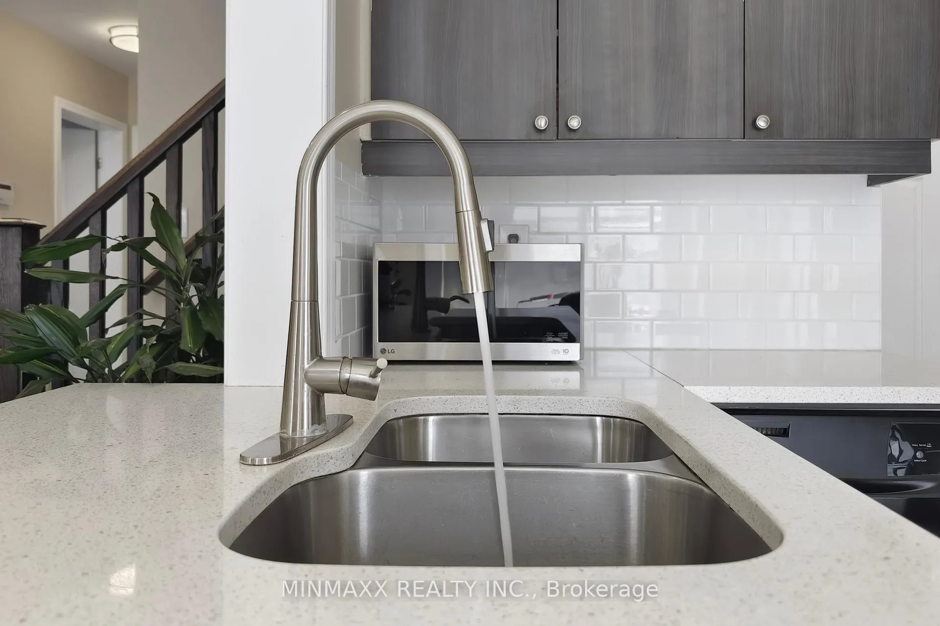 Photo 14 of 1052 Haxton Heights, Milton, Willmott — HOMEH