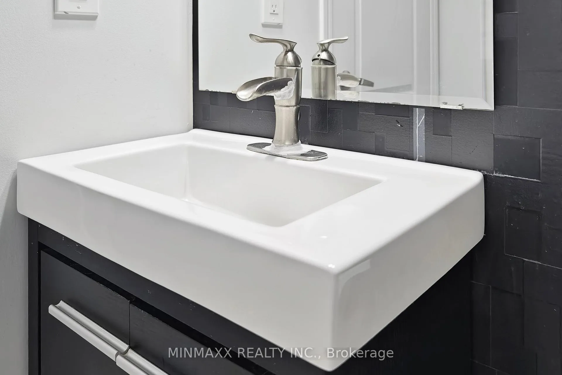 Photo 20 of 1052 Haxton Heights, Milton, Willmott — HOMEH