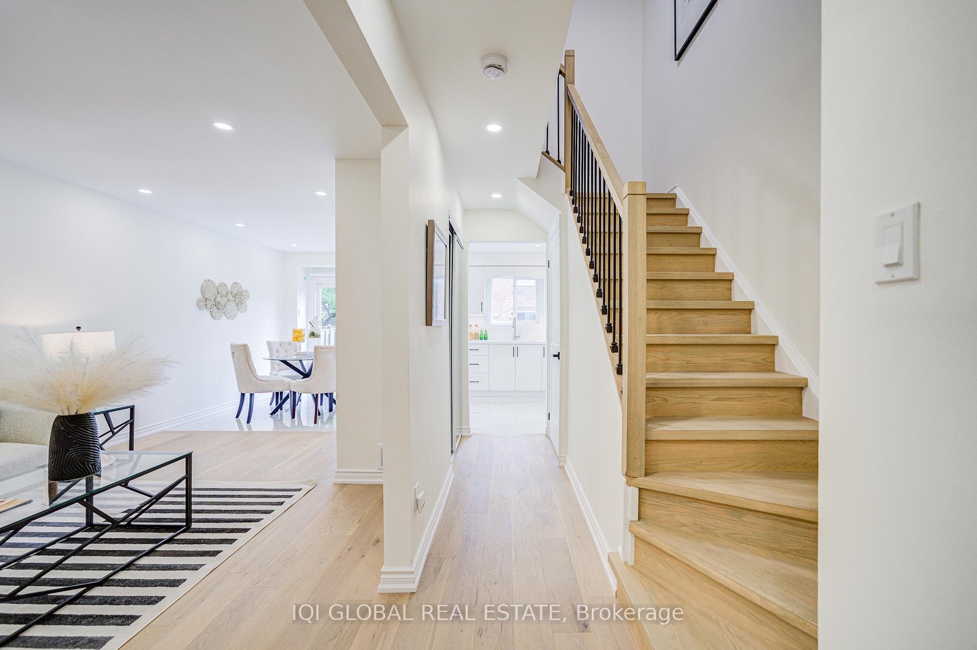 Photo 3 of 27 Providence Crescent, Markham, Milliken Mills West — HOMEH